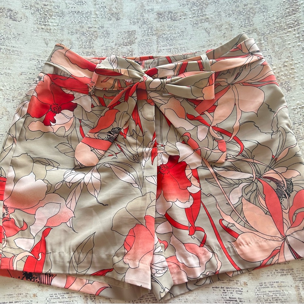 Worthington beautiful floral shirts with belt great condition size 4